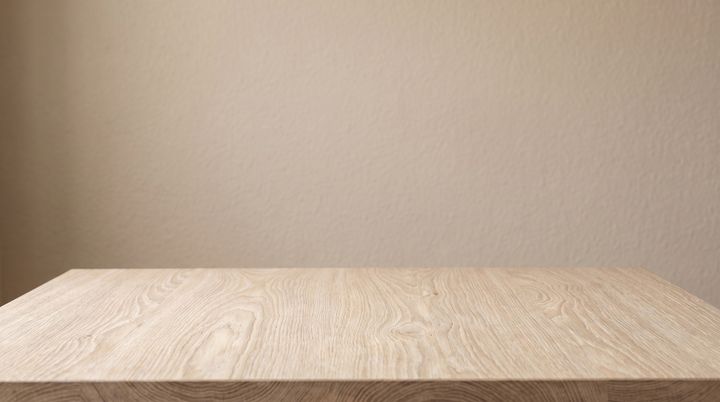 Mesa de madeira clara